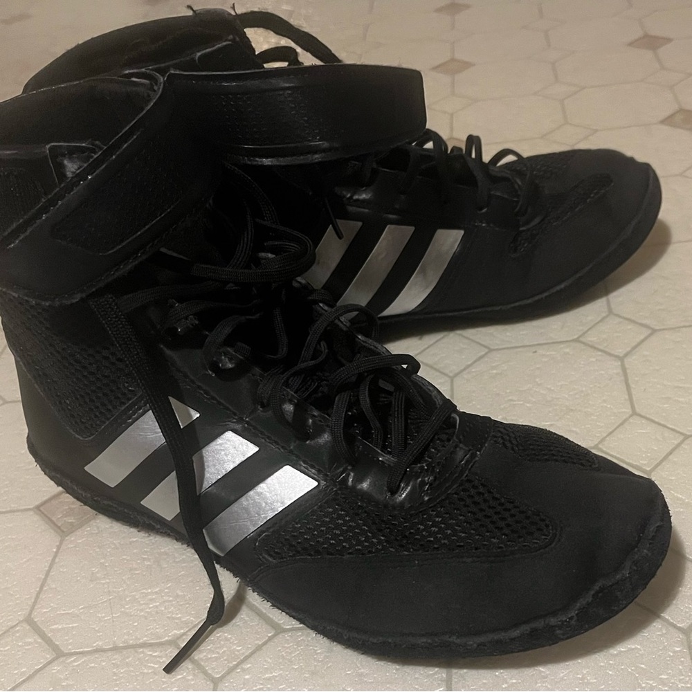 Size 7 wrestling shoes